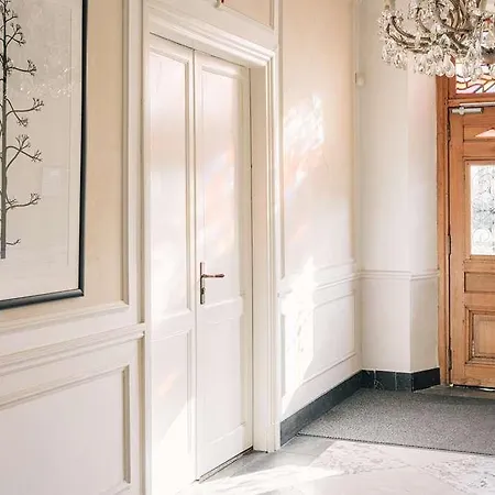 Fletcher Chateau De Raay Szálloda 4*