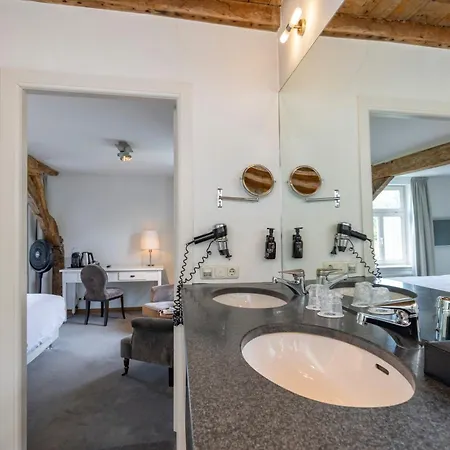 Fletcher Château De Raay 4*