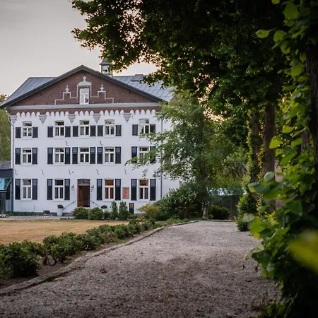Отель Fletcher Chateau De Raay
