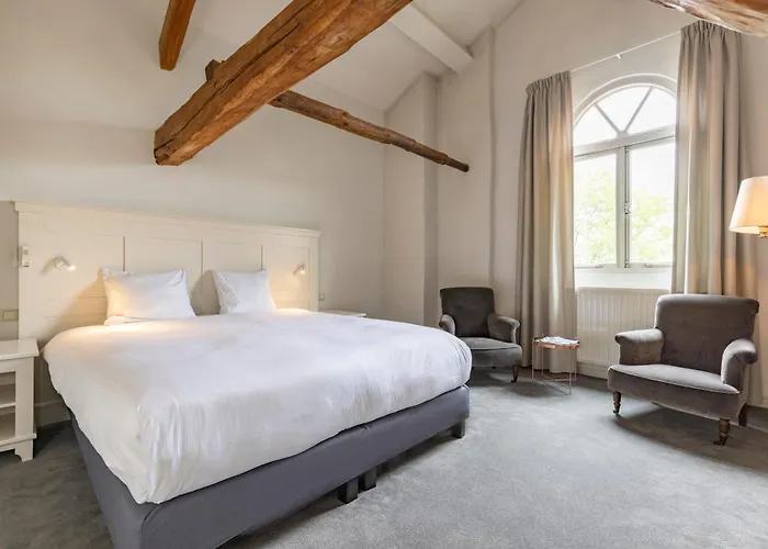 Fletcher Chateau De Raay 바를러